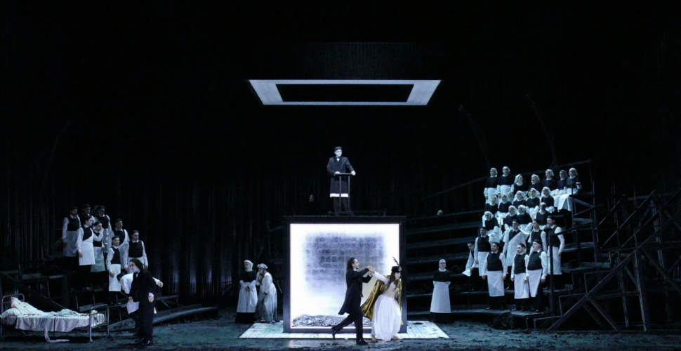 La distance est grande, parfois, de la coupe aux lèvres