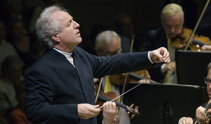 Manfred Honeck leads a thoughtful presentation of Mozart in Dresden
